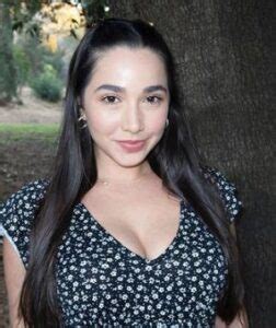 Karlee Grey Biography, Net Worth, Wiki and New Updates .